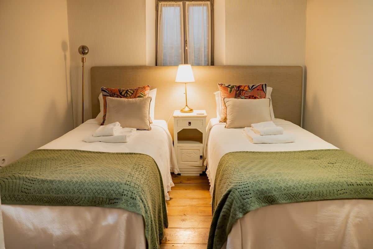 3 chambres, fer et planche à repasser, Wi-Fi, draps fournis