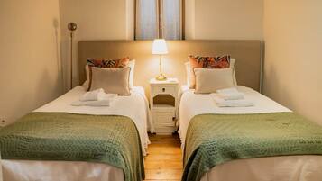 3 chambres, fer et planche à repasser, Wi-Fi, draps fournis