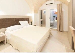 Room - Vie Del Salento - Negramaro – Room with Whirlpool Bathtub (San Pancrazio Salentino)