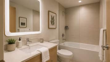 Classic Apartment | Bathroom | Free toiletries, hair dryer, towels, soap