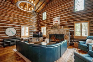 Interior - New! Charming Lakefront Hideaway w/ Hot Tub (Swanton)