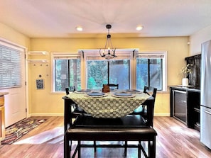 Dining - Serene Mountain Escape-Cozy Cabin Near Sly Park (Pollock Pines)