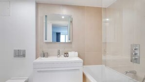 Bathroom - Champs-elysees Apartment for 6 Guests (Paris)