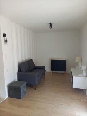 Living area - A Little Cottage in the Heart of Green Provence (Fox-Amphoux)