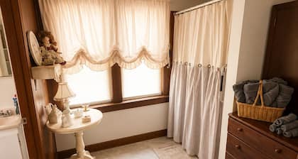 Gorgeous 2-bedroom house in charming Elkins