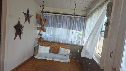 Gorgeous 2-bedroom house in charming Elkins