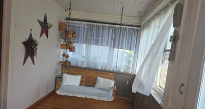 Gorgeous 2-bedroom house in charming Elkins