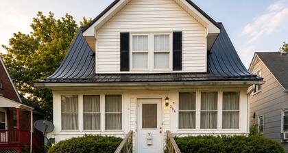 Gorgeous 2-bedroom house in charming Elkins