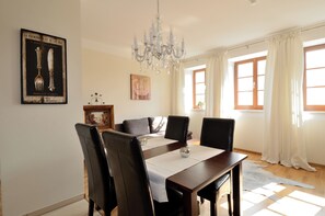 Dining - Exclusive guest apartment in a prime location on Neumarkt (Dresden)