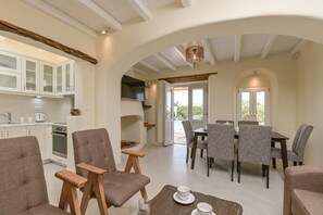Dining - Villa Calivion, Private Outdoor Hot Tub, Furnished Terrace, Shared Pool, Naxos (Naxos)