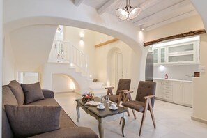 Interior - Villa Calivion, Private Outdoor Hot Tub, Furnished Terrace, Shared Pool, Naxos (Naxos)