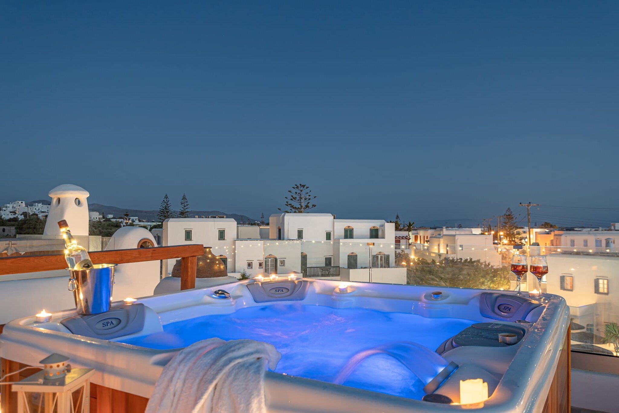 Outdoor spa tub