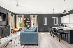 TV - Double Decker Rooftop! Garage! Cozy Vibes in East! (Nashville)