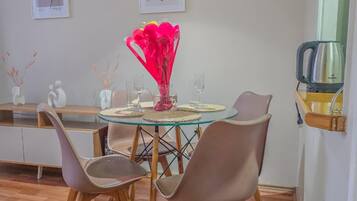 Classic Apartment, City View | Dining