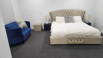 5 chambres, fer et planche à repasser, Wi-Fi, draps fournis