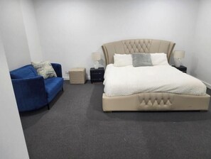 5 chambres, fer et planche à repasser, Wi-Fi, draps fournis
