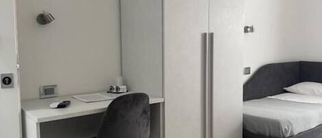 Family Quadruple Room, Balcony, City View | WiFi (free)