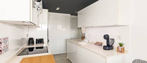 Coffee/tea maker, fridge, microwave, oven
