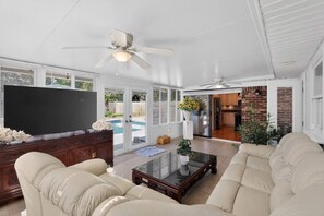 TV - 4BR Pool Home, Sleeps 9 | Near Hurlburt Field AFB (Fort Walton Beach)