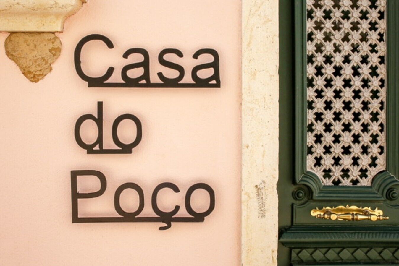 A sign with the text 'Casa do Pão' on a wall.
