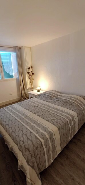 Iron/ironing board, WiFi - Renovated flat with parking in Fréjus center (Fréjus)