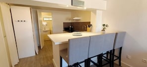 Coffee/tea maker, fridge, microwave - Renovated flat with parking in Fréjus center (Fréjus)