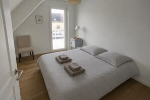 Iron/ironing board, WiFi - 70-square-meter house overlooking the beach (Piriac-sur-Mer)