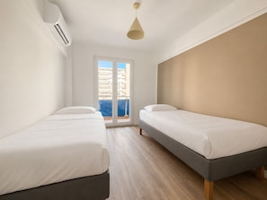 Iron/ironing board, WiFi, bed sheets - Apartment with a terrace in Cannes (Cannes)