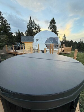 Outdoor dining - Kelly Canyon Geodesic Dome - Valley View (Ririe)