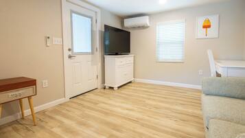 Jumbo | Living area