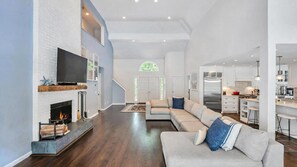 Smart-TV, Kamin, Tischtennisplatte, Stereoanlage