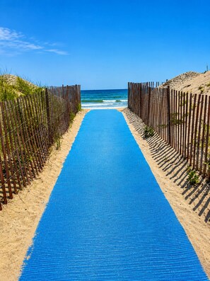 Beach - Coastal Retreat-Walk to Beach, Potters Pond, Dining, Paddle Boarding, Fishing (South Kingstown)