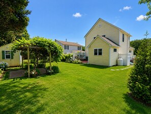 Exterior - Coastal Retreat-Walk to Beach, Potters Pond, Dining, Paddle Boarding, Fishing (South Kingstown)