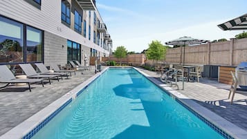 Seasonal outdoor pool, free cabanas, pool umbrellas