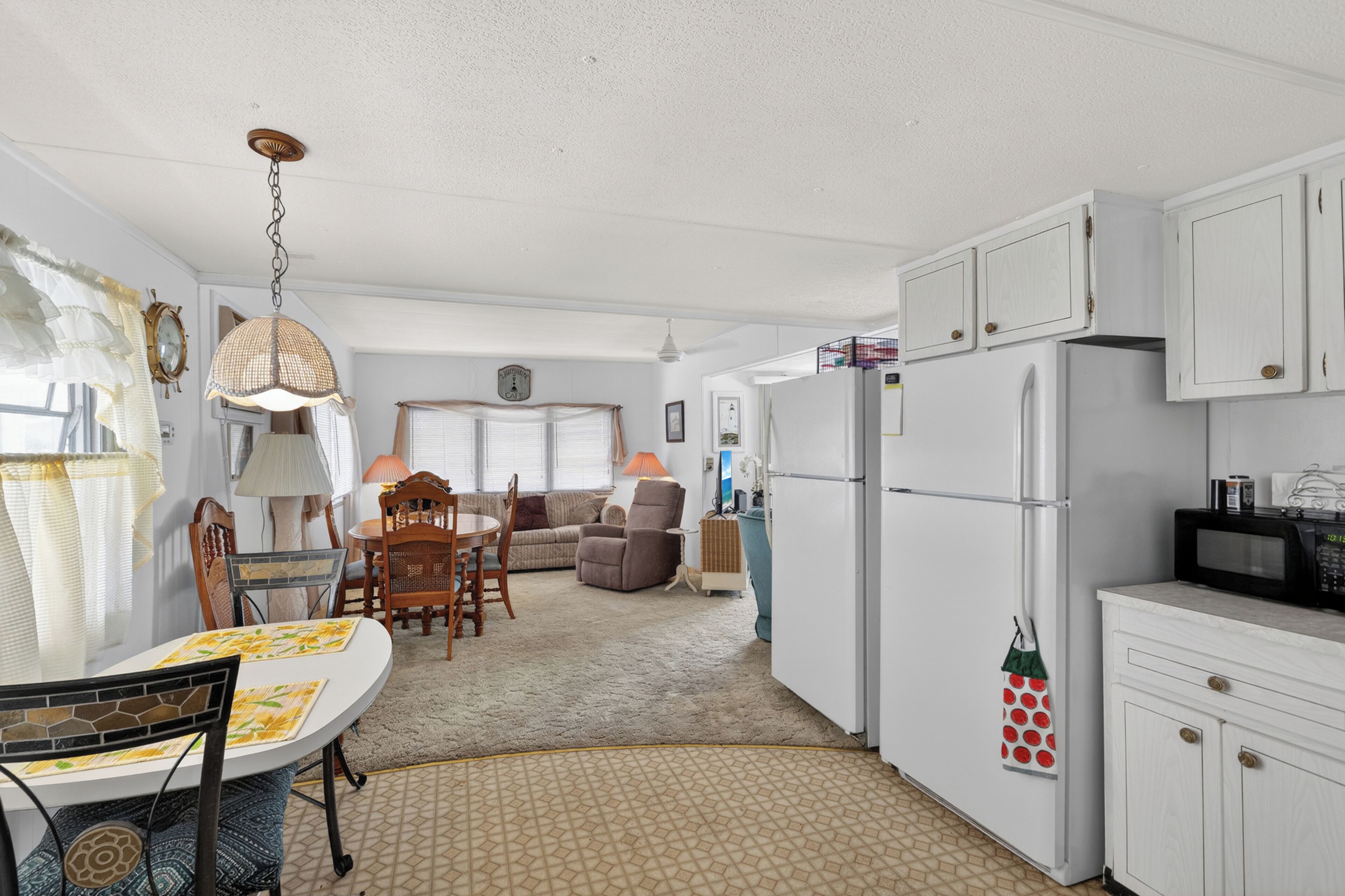 Classic Mobile Home | Private kitchen | Coffee/tea maker, dining tables