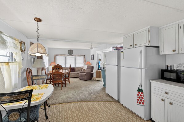 Classic Mobile Home | Private kitchen | Coffee/tea maker, dining table