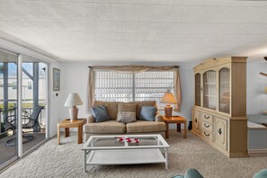 Classic Mobile Home | Living room