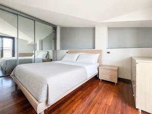 Room - Apartment with a View of the Sea and the Gran Sasso in Montesilvano (Montesilvano)