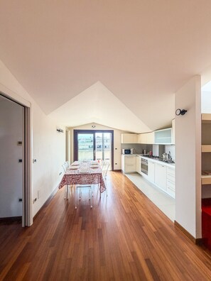 Dining - Apartment with a View of the Sea and the Gran Sasso in Montesilvano (Montesilvano)