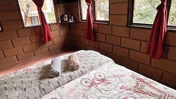 Double Room, Patio | Down comforters, WiFi (free), bed sheets