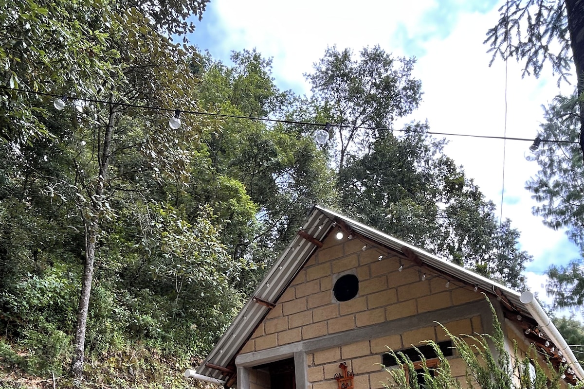 Cabin dành cho gia đình, sân hiên | Chăn bông, truy cập Internet không dây miễn phí, bộ trải giường 