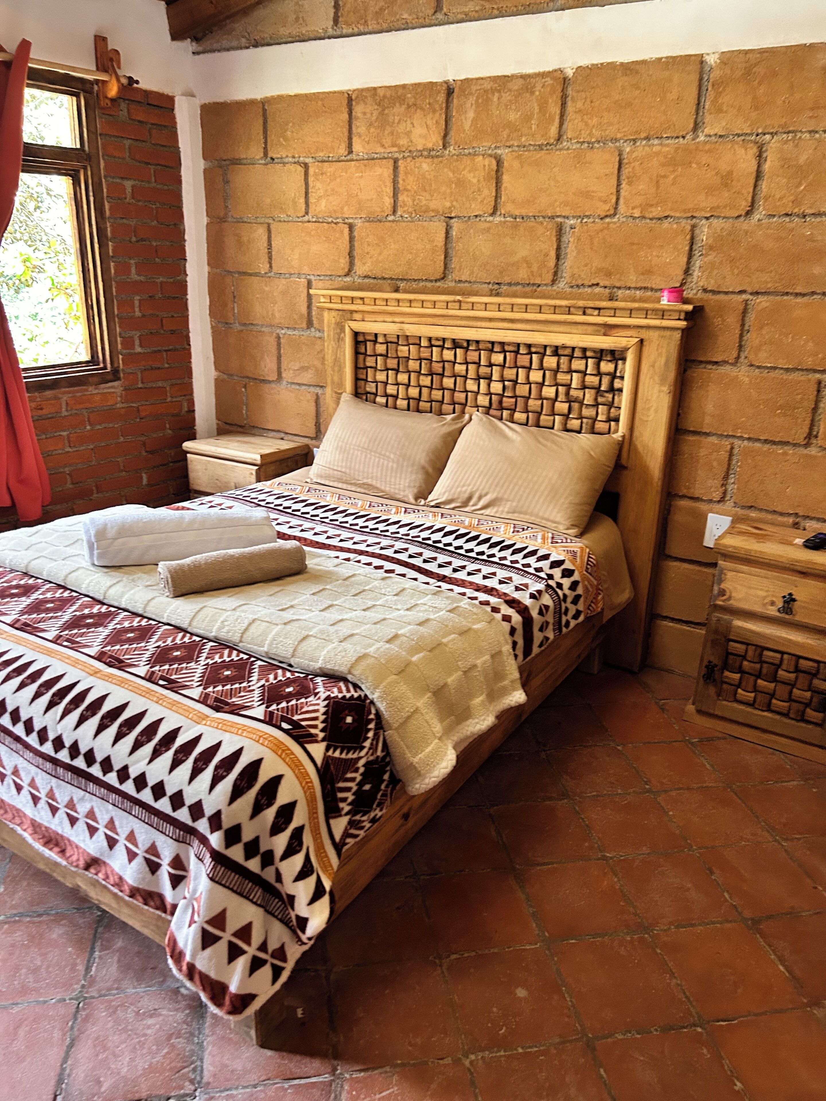 Habitación doble, patio | Edredón, wifi gratis y ropa de cama 