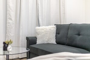 TV - The Quiet Corner | Heart of Montréal 2B1B (Montreal)