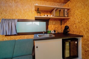 Habitación triple, vista a la montaña | Interior