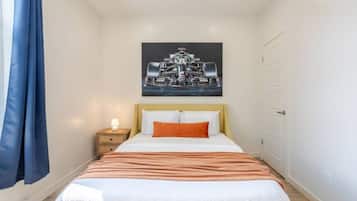 Desk, iron/ironing board, WiFi, bed sheets