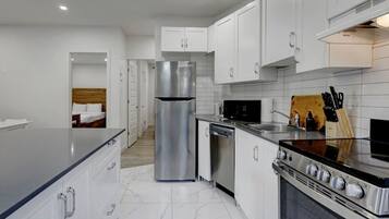 Coffee/tea maker, fridge, microwave, oven