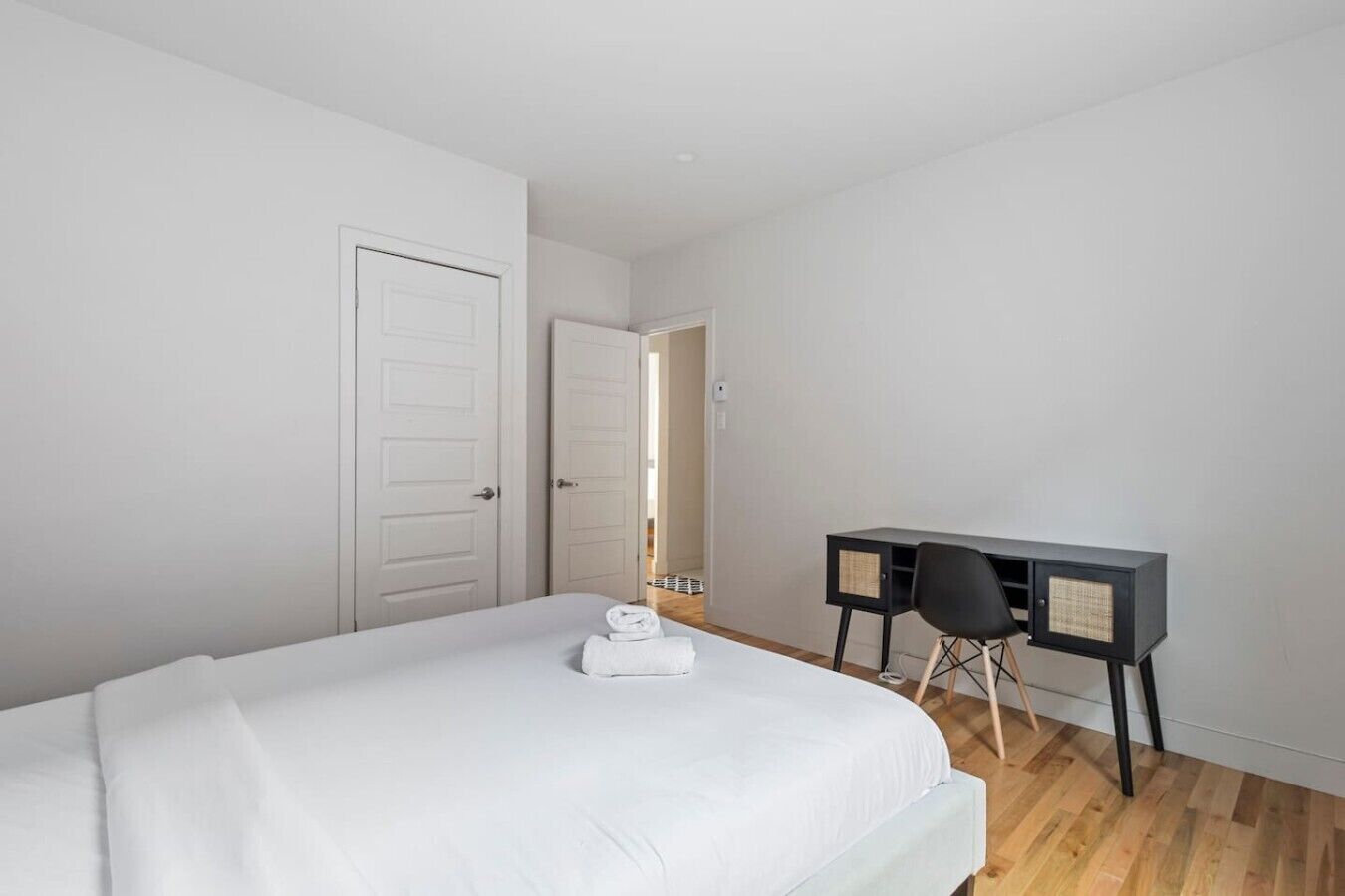 Desk, iron/ironing board, WiFi, bed sheets