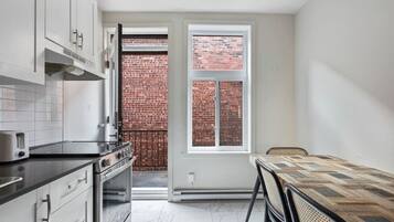 Coffee/tea maker, fridge, microwave, oven