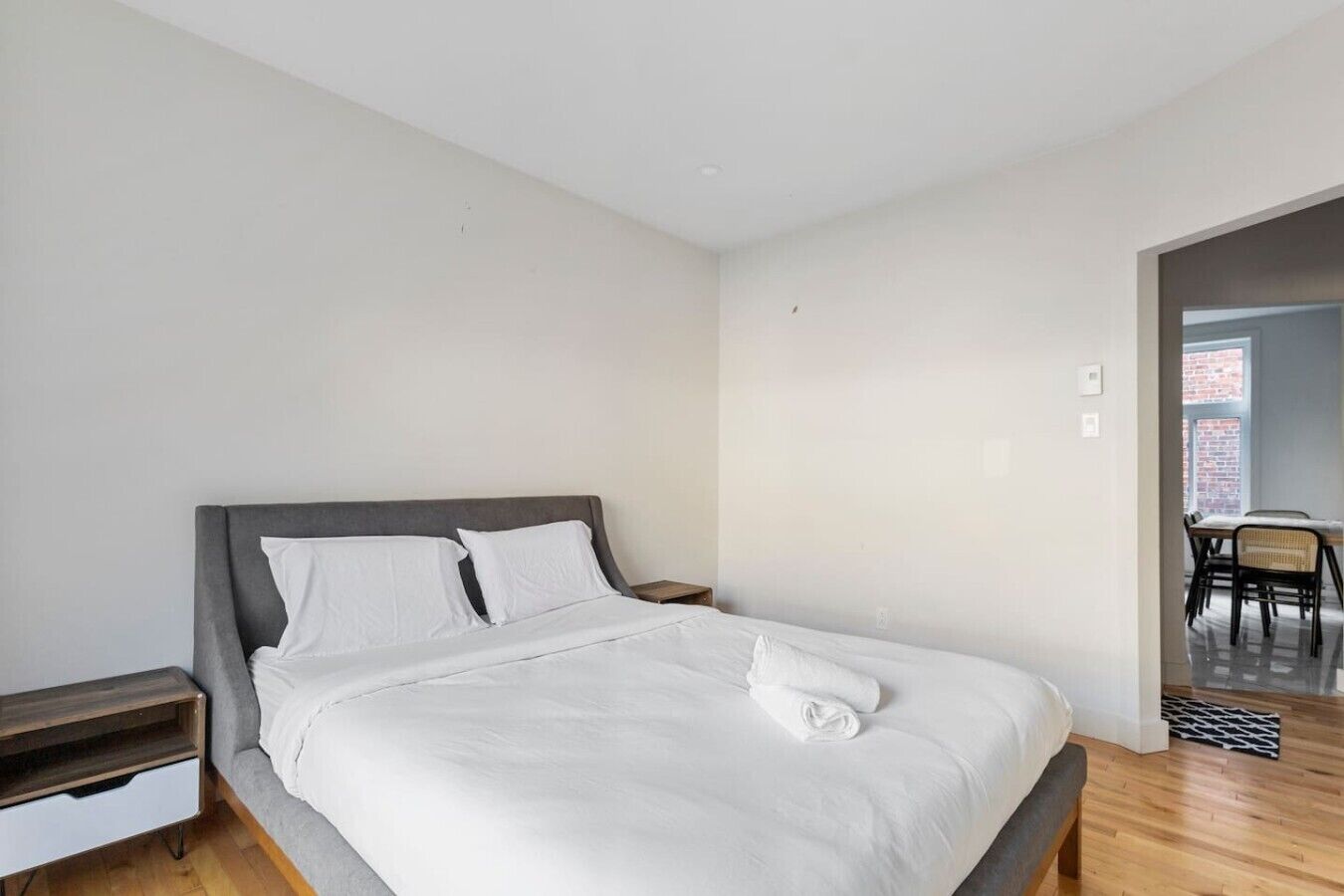 Desk, iron/ironing board, WiFi, bed sheets