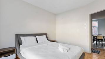 Desk, iron/ironing board, WiFi, bed sheets